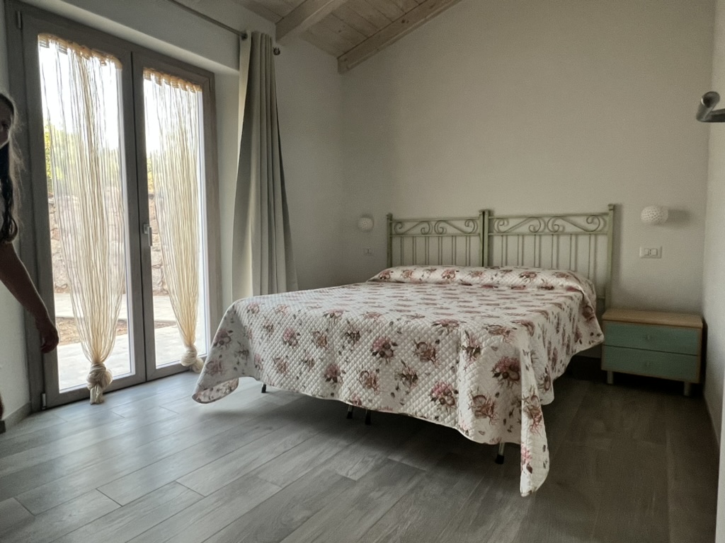 Luce bedroom with terrace doors